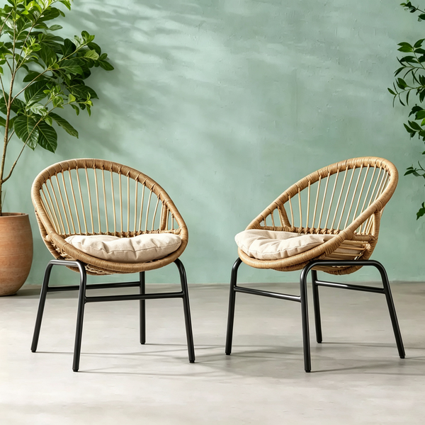 Chaises de salle à manger d'extérieur en rotin tressé de style bohème, avec cadre en métal et coussins résistants à l'eau, pour patio.